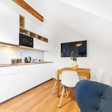 Kvilda Apartments アパート *